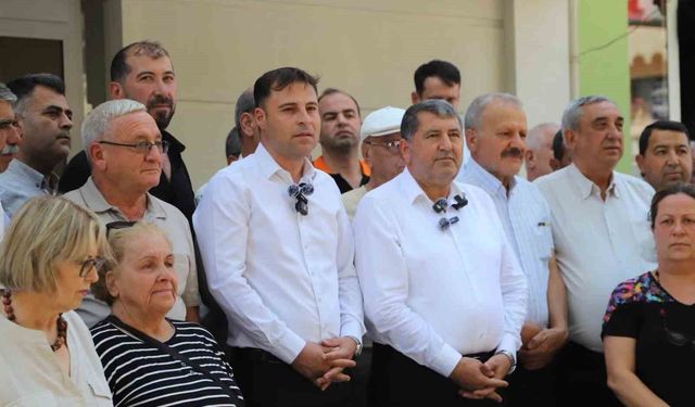 Bayındır'da CHP'den toplu istifa: Belediye Başkanı Sakarsu ve partililer Yeni Parti'ye katıldı