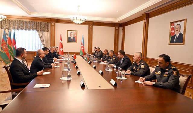 Baykar Yönetim Kurulu Başkanı Bayraktar, Azerbaycan Savunma Bakanı Hasanov'la görüştü