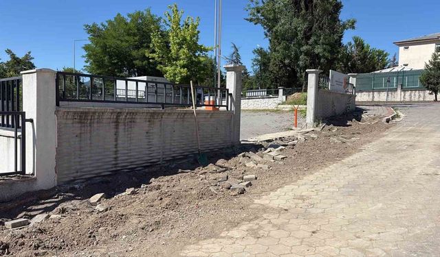 Belediye Başkanının Tapu Müdürlüğünde tartıştıktan sonra gelen kepçeler 'planlı çalışma' olarak açıklandı