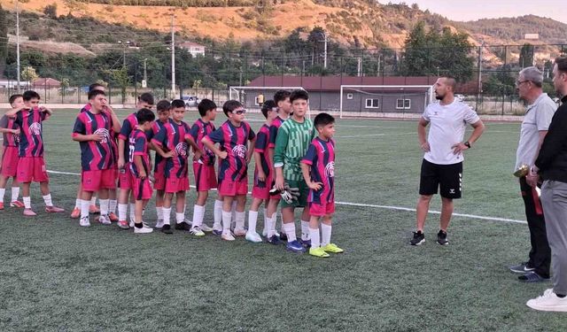 Bilecik U12 Gençler Ligi'nin şampiyonu 4 Eylülspor oldu