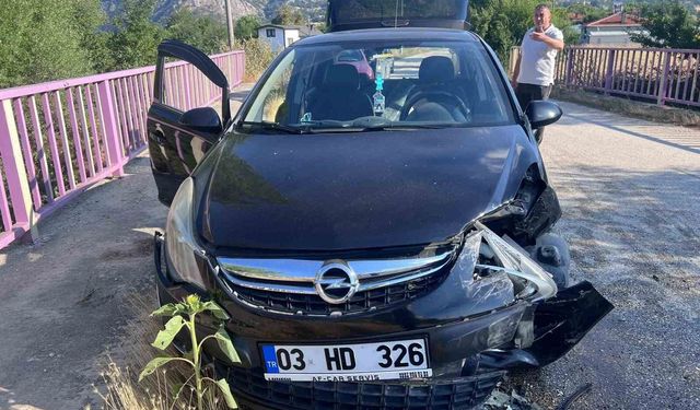 Bilecik'te iki otomobil kafa kafaya çarpıştı: 1 yaralı
