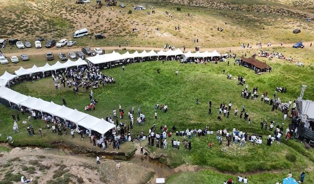 Bingöl'deki Çotla Festivali renkli görüntülere sahne oldu