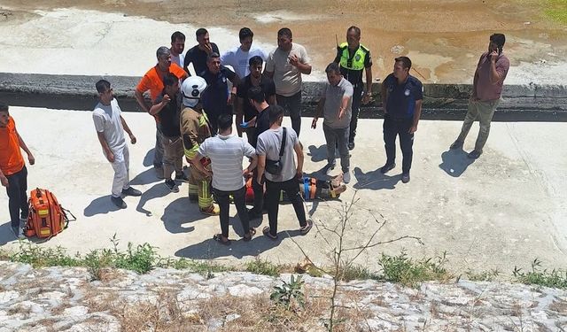 Bisikletiyle köprüden uçan çocuk 7 metreden yere çakıldı
