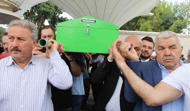 Bisikletten düşerek hayatını kaybeden özel kalem müdürü toprağa verildi