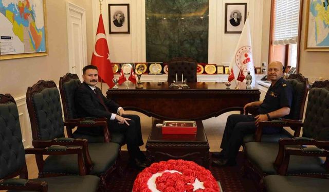Boğaz ve Garnizon Komutanı Biçen ile Kaymakam Acar'dan Gökçeada değerlendirmesi