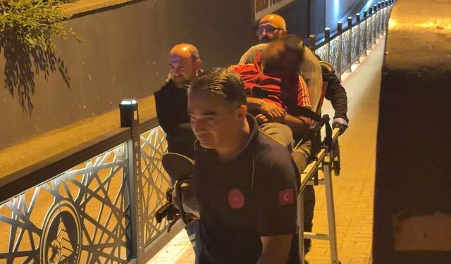 Bolu'da alkollü şahıs, ayağa kalkamayınca sedyeyle taşındı