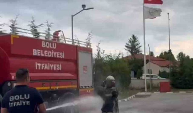 Bolu'da itfaiye stajının sonu sulu şakayla bitti