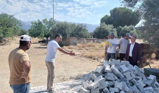 Buharkent'te bozulan sokaklarda kilit parke çalışması sürüyor