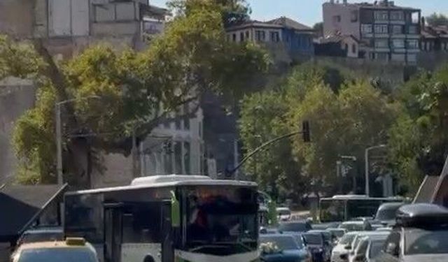 Bursa'da düğün konvoyunun önünü bu sefer otobüs kesti
