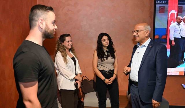 Büyükşehir Belediyesi Şehir Kütüphanesi öğrencilerin gözdesi oldu