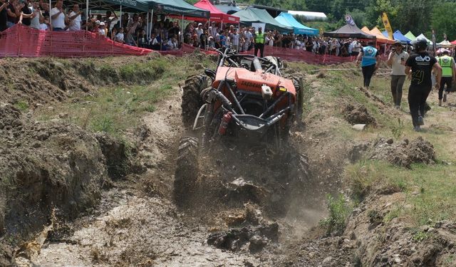 Çamur ve adrenalin Yenice'de buluştu: Off-Road tutkunları nefes kesti