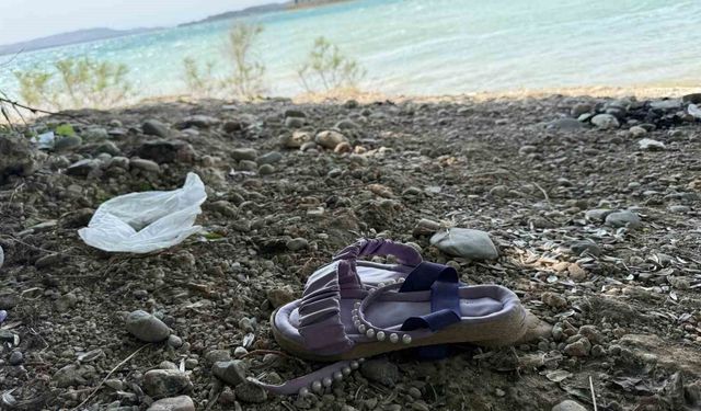Çocuğunun terliğini almak için suya girdi, boğulup hayatını kaybetti