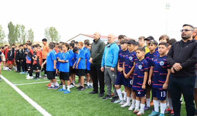 Çorum'da futbol şöleni: 400 sporcunun katıldığı Hitit Cup başladı