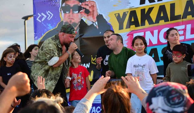 Çorum'da rap konserinde özel bireyler doyasıya eğlendi