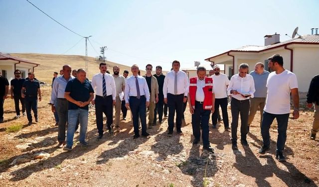 Darende'de öğretmenevi, kütüphane ve deprem konutları incelendi