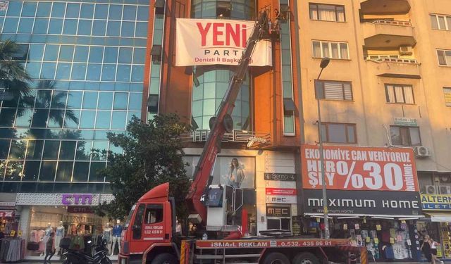 Denizli'ye Yeni Parti tabelası asıldı
