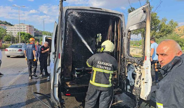 Diyaliz hastasını taşıyan hasta nakil aracı alevlere teslim oldu