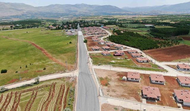 Doğanşehir Yolkoru'da tozlu yol tarihe karıştı