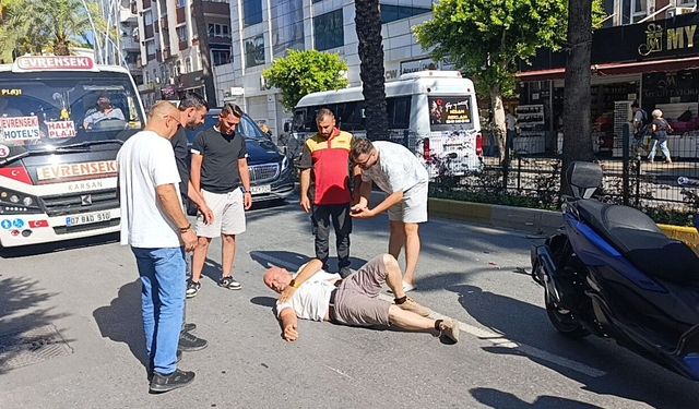 Duran araçları son anda fark ettiler, frene basınca devrilerek sürüklendiler