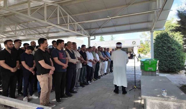 Düzce'de kocası tarafından öldürülen kadın son yolculuğuna uğurlandı