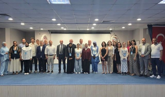 EBYÜ'de Türkçe Yaz Okulu öğrencilerine sertifikaları verildi