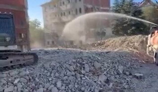 Elazığ'da 5 katlı bina korna sesi ile yıkıldı