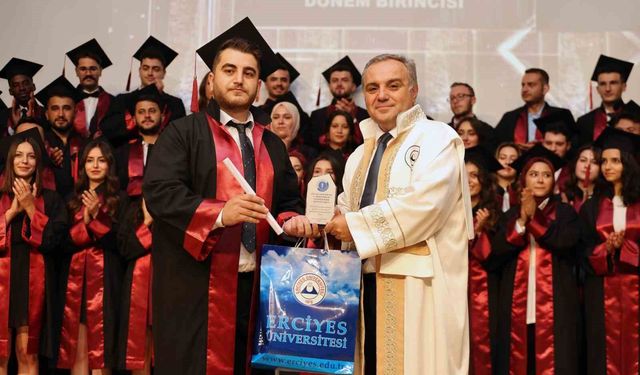 ERÜ Veteriner Fakültesi yeni mezunlarını verdi