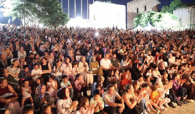 Eskihisar Kalesi çocukların neşesiyle şenlendi