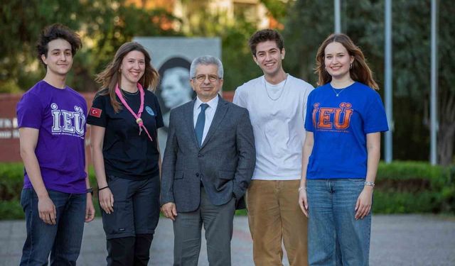 Gençlerden Prof. Dr. Abacıoğlu'na ikinci ödül
