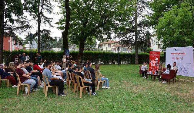 Güneş enerjisiyle temiz yarınlar Bilim Kafe'de konuşuldu
