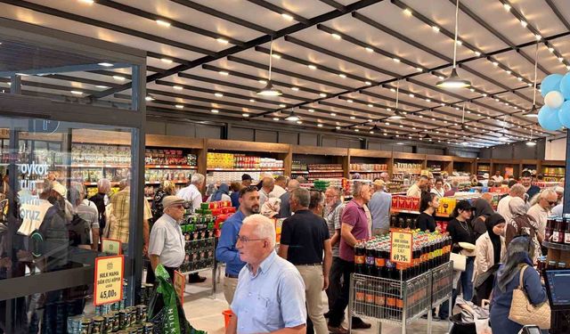 Hanımeli Yöresel Market'in bininci müşterisine sürpriz hediye