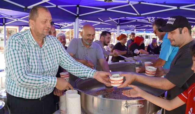 İznik'te 5 bir kişilik aşure ikramı
