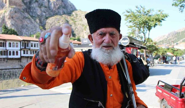Kalpaklı asırlık çınar Amasya'nın son esansçısı