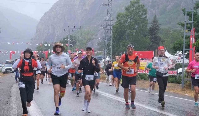 Kapıkayafest'te 21 kilometrelik dağ koşusunda nefes kesen mücadele