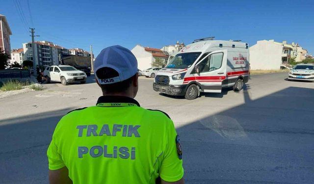 Karaman'da ambulansın karıştığı kaza ucuz atlatıldı