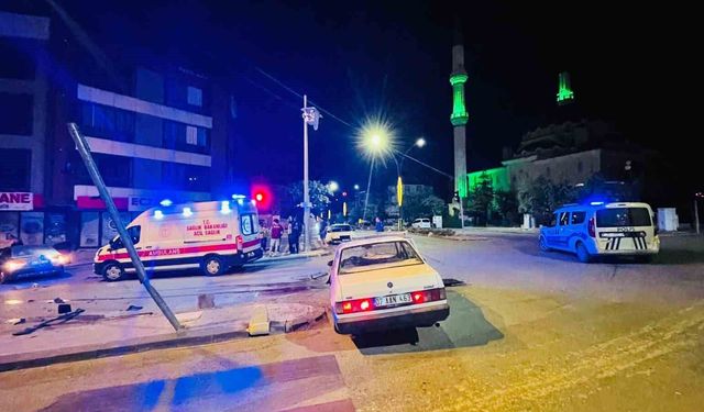Karaman'da iki otomobilin çarpıştığı kaza ucuz atlatıldı