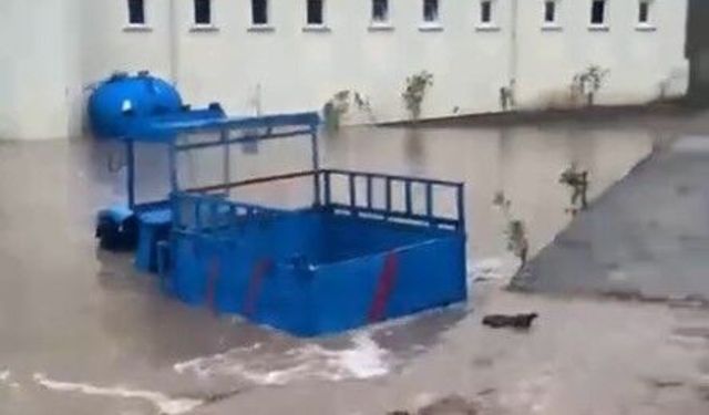 Kastamonu'da metrekareye 130 kilogram yağış düşen ilçede su baskınları yaşandı