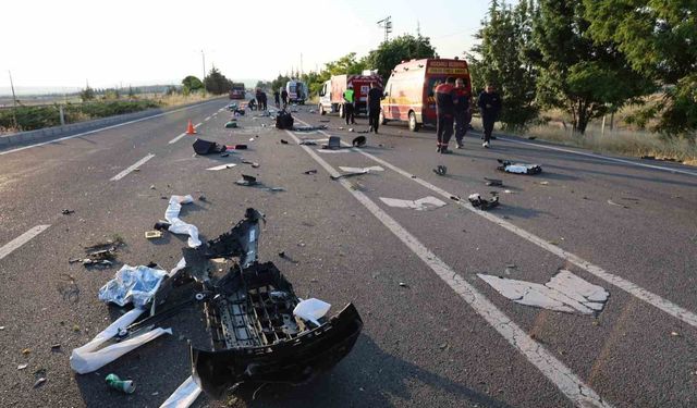 Kaza sonrası ortalık savaş alanına döndü: Aynı aileden 3 ölü 1 yaralı