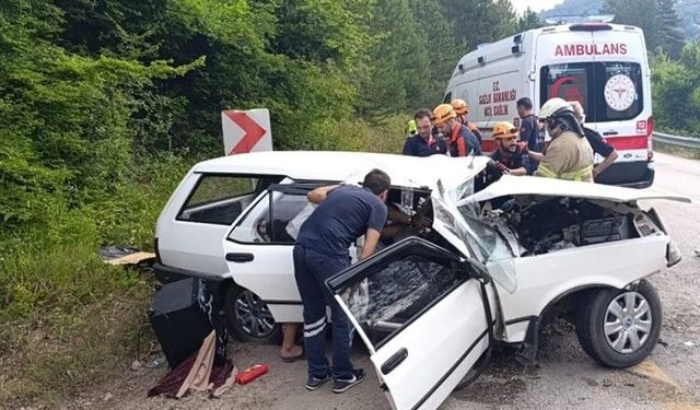 Kontrolden çıkan tırın dorsesi faciaya neden oldu: 1 ölü 2 yaralı
