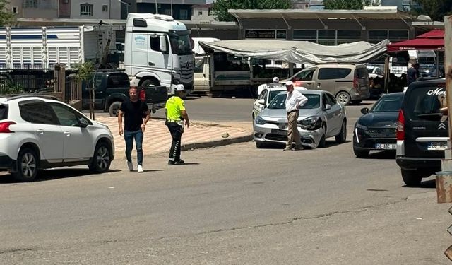 Kurtalan'da maddi hasarlı trafik kazası