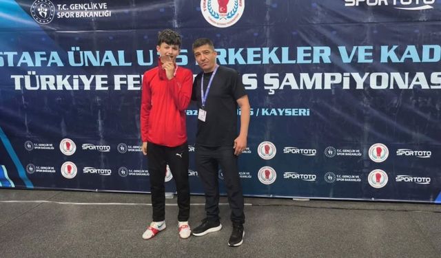 Kütahyalı Boksör Mehmet Turan Delibaş Türkiye üçüncüsü oldu