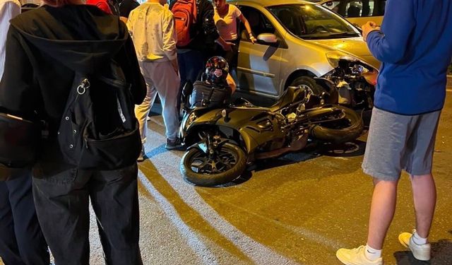 Lüleburgaz'da otomobil ile motosiklet çarpıştı, taraflar arasında gerginlik yaşandı