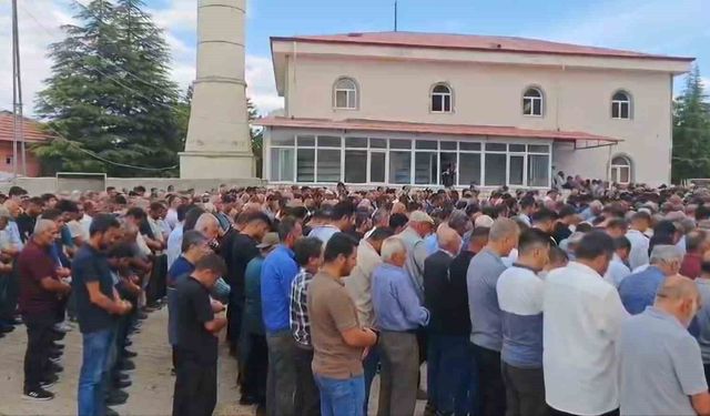Malatya'da kazada hayatını kaybeden 3 kişilik aile toprağa verildi