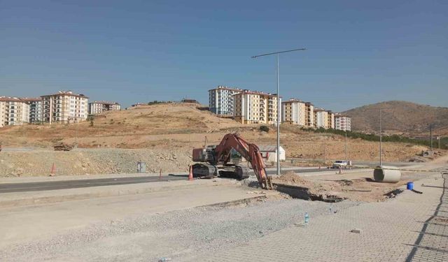 Malatya'da yol çalışmaları sırasında göçük: 2 işçi toprak altında kaldı