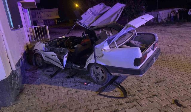 Mardin'de otomobil ile traktör çarpıştı: 1'i çocuk 4 yaralı