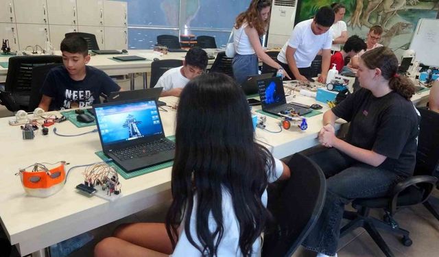 Menteşe Çocuk Bilim Parkı'nda yıl sonu robotik şenliği