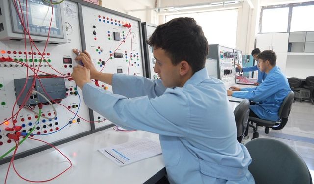 Meslek liseleri geleceğin nitelikli iş gücünü yetiştiriyor