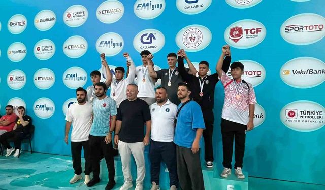 Minikler Güreş Türkiye Şampiyonası'na büyükşehir damgası!