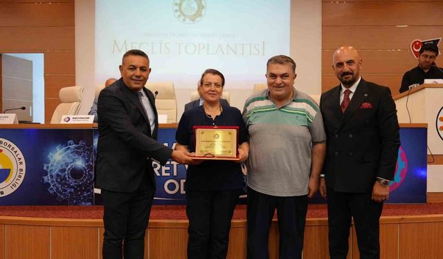 MTSO'nun üyelerine vefa plaketi takdimi devam ediyor