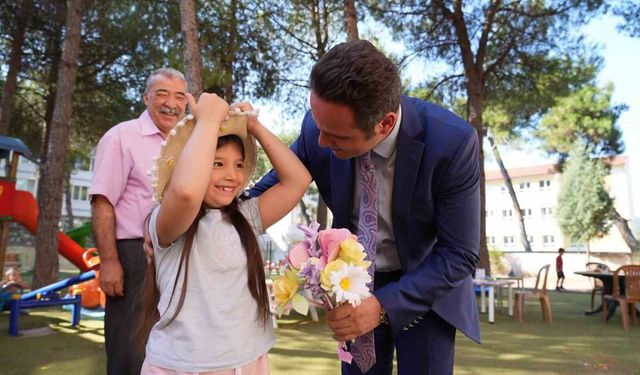 Muğla İl Milli Eğitim Müdürü Çay haftanın ilk gününde minik yüreklerle buluştu